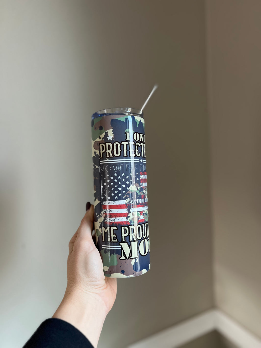 Army Mom I Once Protected Him Now He Protects Me Tumbler Straw Cup