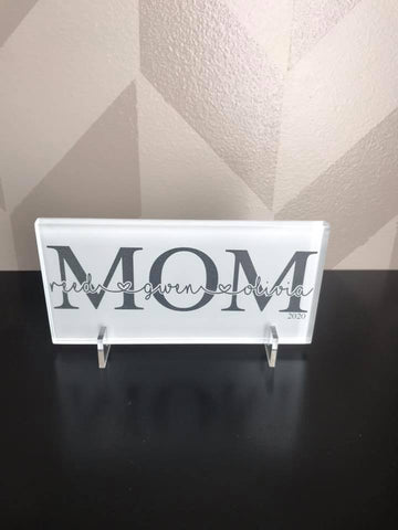 Custom MOM tile with names of kids